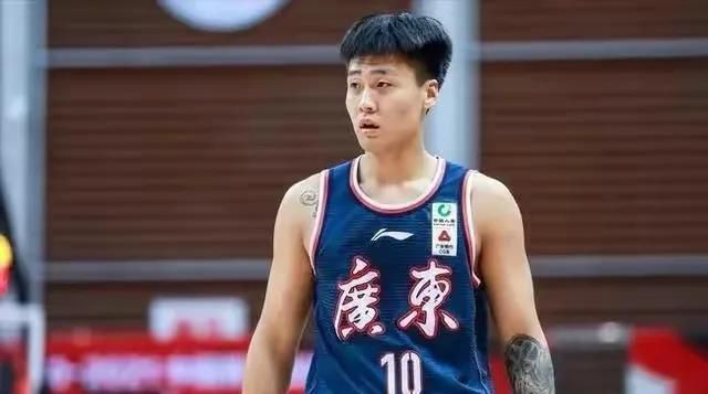 五事实上，从18世纪以降，文化批评的重点包括:教育机制与大众识字程度(literacy)艺术与知识分子、媒体与国家文化建设、资本主义或工业发展与人际伦理关系的转变、正统与民间流行文化之间的彼此排斥或辩证互动，乃至科技、想像与社会改革的结合可能性等，不只注意文化的生产，同时也探讨文化的消费及再生产现象，也就是文化如何在日常生活中塑造个人的品位、判断意识形态、阶级或性别或肤色认同，使个人进而复制文化所赋予的生活方式及权力关系最近，这些重要课题又因应新的文化批评局势，而加深了对文化与帝国主义、第一世界与第三世界女性主义、大众媒体与同性恋或弱势族群等关系的反省，萨伊德(Edwardsaid)的《东方主义》一书于1978年问世后，便提醒世人东方如何被西方所想像、发明，并利用各种知识体系，达成对东方的支配、殖民，将东方假设为阴柔、肥沃、非理性的异文明，通常以有色人种的女性来比喻西方征服东方的父权殖民主义。